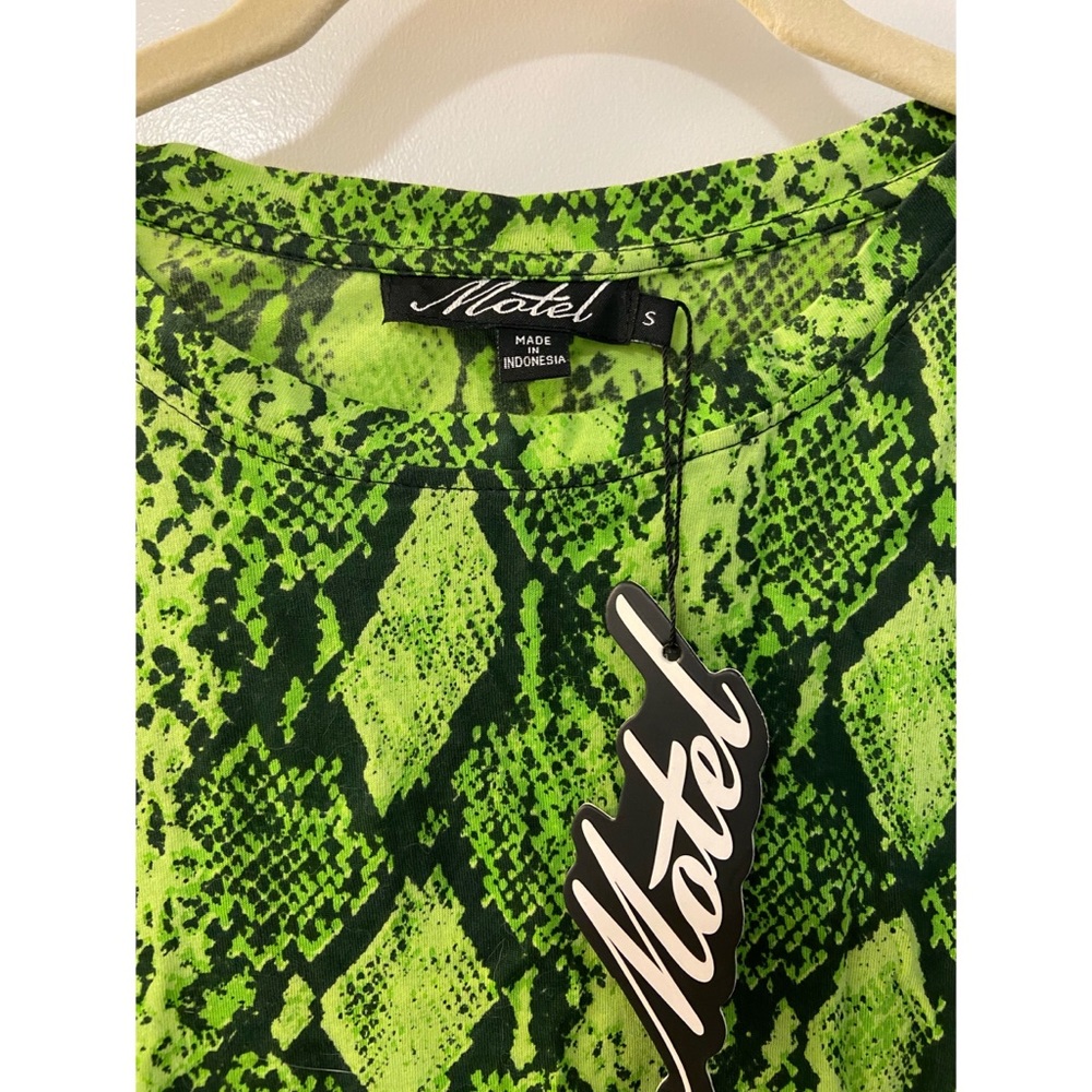 NWT Motel snakeskin shirt dress, size S - Picture 4 of 4